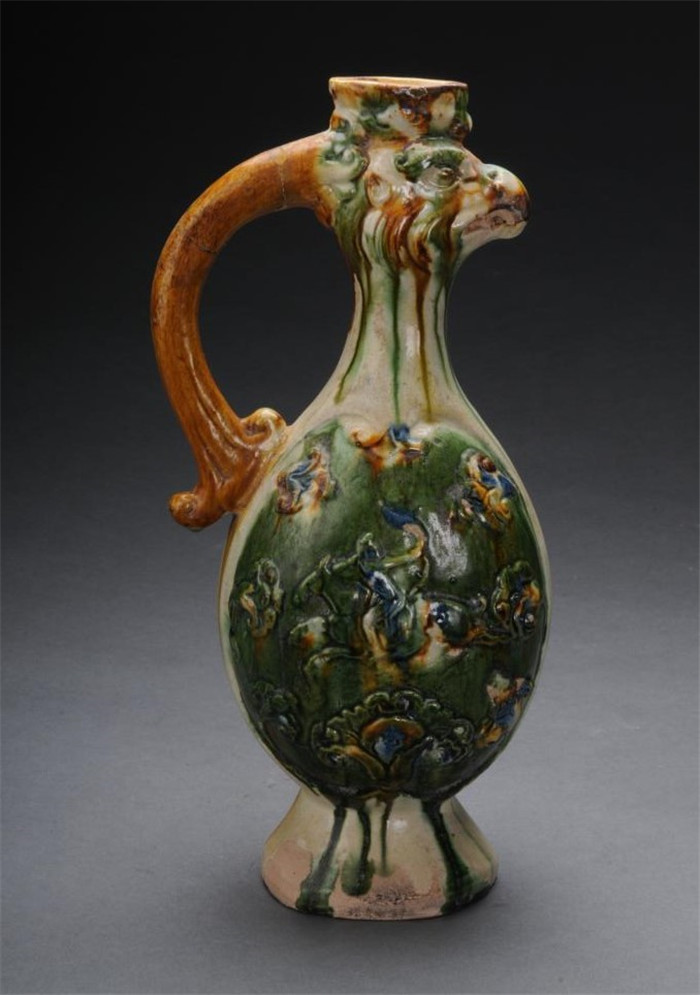 價格超越汝窯的唐三彩鷹首壺Tang Sancai Surpasses Ru Ware in Price